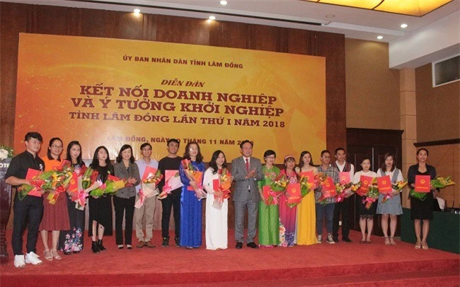 17 ý tưởng khởi nghiệp được tỉnh Lâm Đồng trao quyết định hỗ trợ (Ảnh: VH)