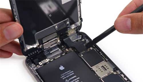 Đợt thay pin iPhone giá rẻ ở Việt Nam sắp kết thúc