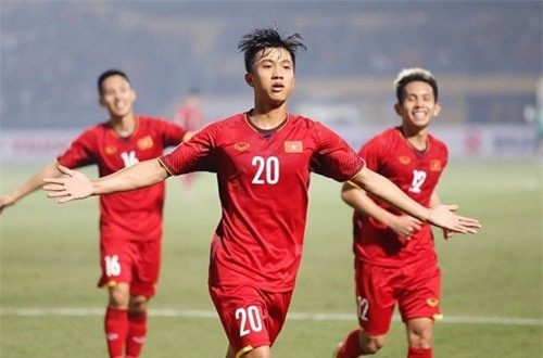 Clip: Pha làm bàn như đá tập của ĐT Việt Nam vào lưới Philippines