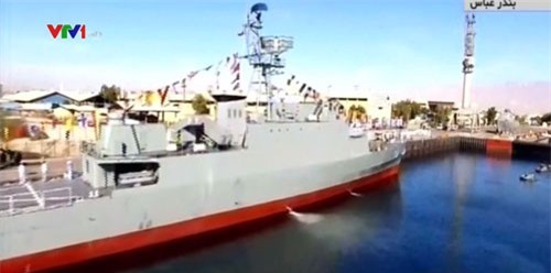 Iran ra mắt tàu khu trục tự sản xuất