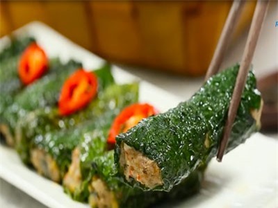 Clip: Mới lạ với cách làm món ốc cuốn lá lốt