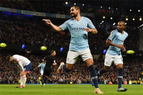 Thắng đậm Bournemouth, Man City cho Liverpool ‘hít khói’