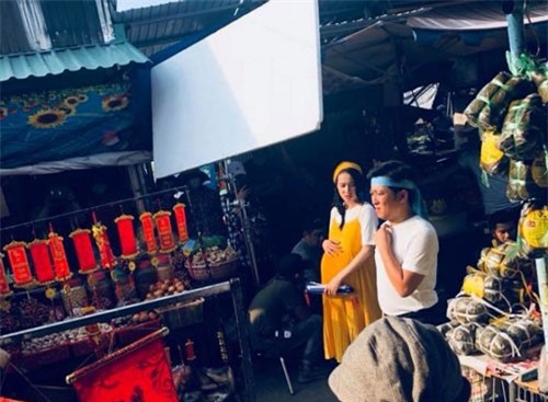 Nhã Phương lộ bụng bầu "vượt mặt" vẫn hút mắt cánh mày râu