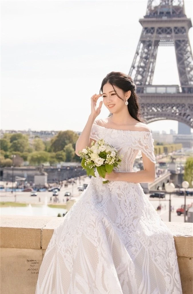 Ảnh cưới tại Paris của Á hậu Thanh Tú và đại gia hơn 16 tuổi