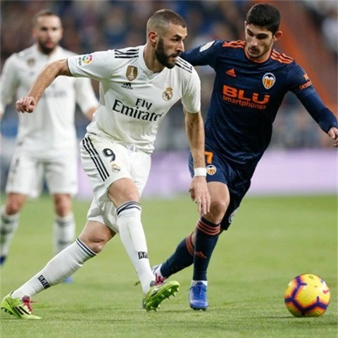  Benzema đã chơi đẩy năng nổ ở trận đấu này 