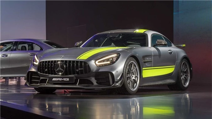 2020-mercedes-amg-gt-lo-dien-1.jpg