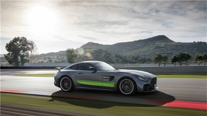 2020-mercedes-amg-gt-lo-dien-17.jpg