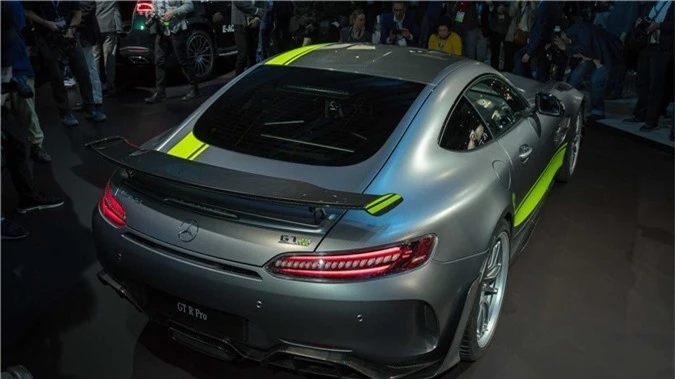 2020-mercedes-amg-gt-lo-dien-4.jpg