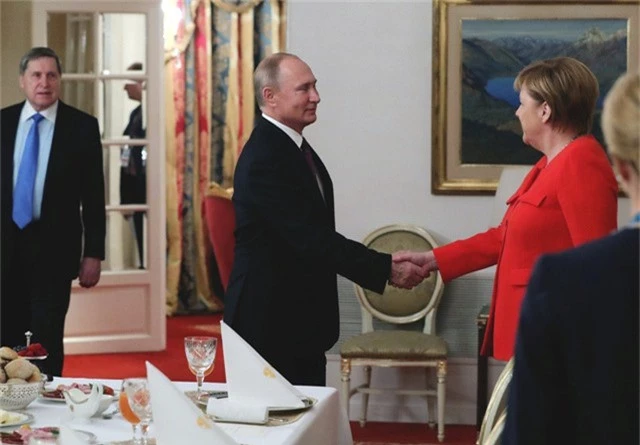  Tổng thống Putin mời Thủ tướng Merkel ăn sáng kết hợp làm việc bên lề hội nghị G20 tại Argentina. (Ảnh: Reuters) 