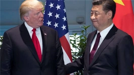 Tổng thống Mỹ Donald Trump (trái) và Chủ tịch Trung Quốc Tập Cận Bình trong ảnh chụp tại Hamburg (Đức) /// Ảnh: AFP