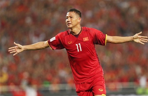 Clip: Anh Đức đánh đầu tung lưới Philippines