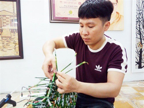 Từ bao mì gói, thầy giáo sáng tạo ra sản phẩm kỷ lục Việt Nam