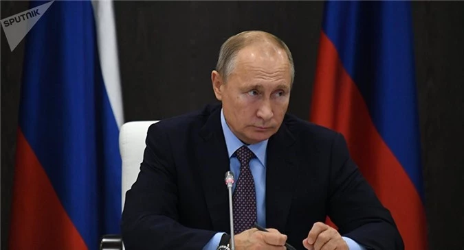 Tổng thống Nga Putin "bóc mẽ'' việc Tổng thống Ukraine áp đặt thiết quân luật.