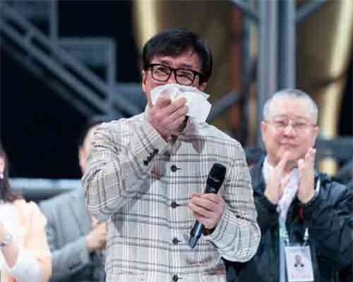 Quá khứ trác táng, qua đêm với hàng tá gái mại dâm của Thành Long