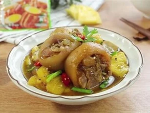 Clip: Cách nấu món chân giò kho dứa 'đưa cơm' cho cả nhà