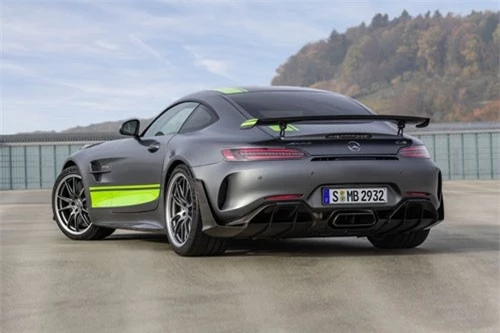 2. Mercedes AMG GTR Pro 2020.