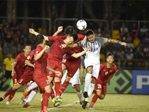 Clip: Những pha ‘ăn hỏng’ đáng tiếc của ĐT Việt Nam ở trận gặp Philippines