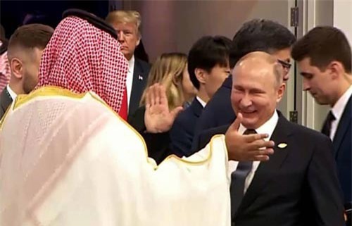 Điện Kremlin lý giải màn "đập tay" giữa Tổng thống Putin và Thái tử Ả rập Xê út