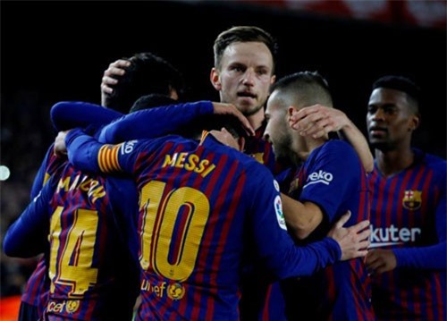 Đánh bại Villarreal, Barcelona trở lại ngôi đầu bảng La Liga