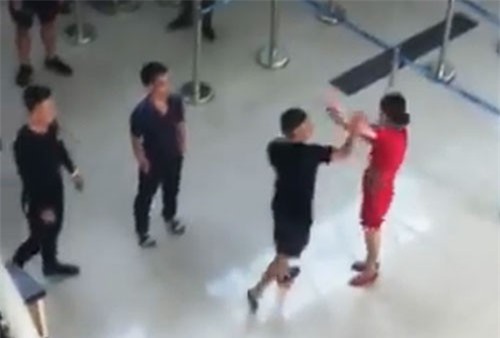 Xử phạt nhóm an ninh “thờ ơ” khi nữ nhân viên Vietjet bị hành hung