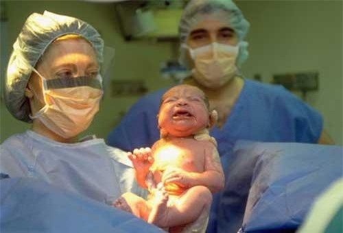 Em bé lớn lên trong bụng mẹ như thế nào?