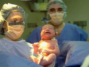 Em bé lớn lên trong bụng mẹ như thế nào?
