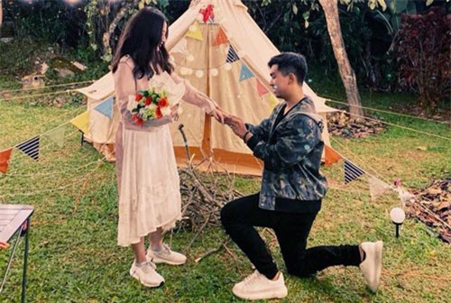 Sau lễ ăn hỏi bí mật, MiA hé lộ loạt ảnh được ông xã tương lai cầu hôn đầy lãng mạn và độc đáo