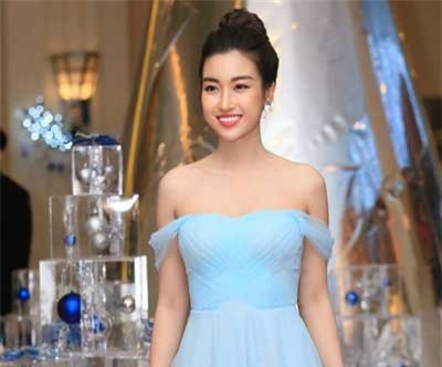 Đỗ Mỹ Linh trốn nhận hoa cưới từ cô dâu Thanh Tú