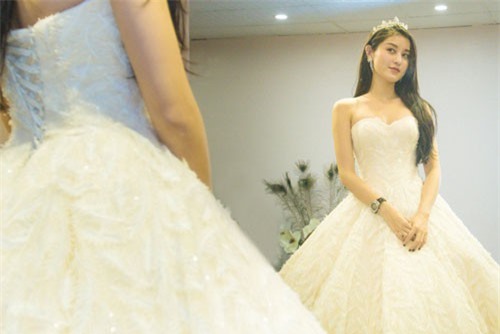 Huyền My lộ ảnh thử váy cưới, cư dân mạng xôn xao tin dàn Á hậu "rủ nhau lấy chồng"