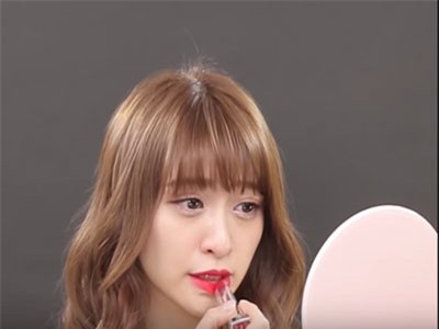 Clip: Mẹo vặt giúp các nàng có màu son mới