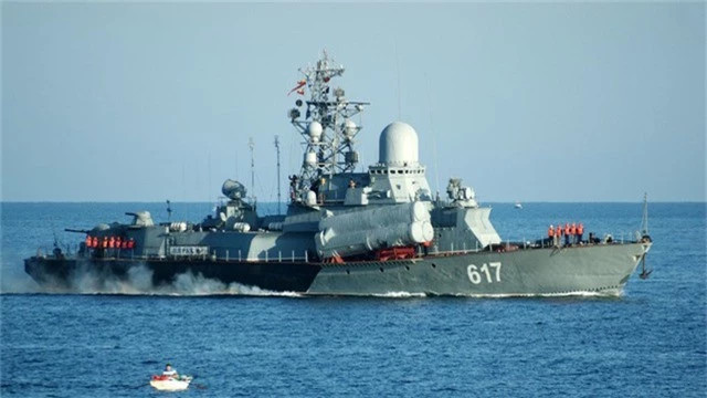  Tàu hộ tống mang tên lửa dẫn đường Mirazh của Hạm đội biển Đen Nga. (Ảnh: Sputnik) 