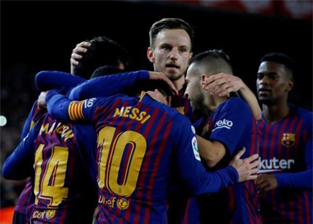  Barcelona có chiến thắng quan trọng trước Villarreal để giành lại ngôi đầu bảng La Liga 