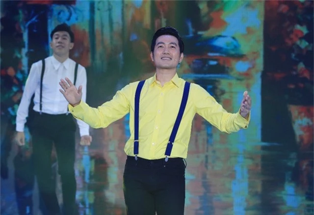 Ca sĩ Nguyễn Phi Hùng mang đến ca khúc Nếu vắng nàng, nhạc Pháp, lời Việt cùng màn vũ đạo điêu luyện.