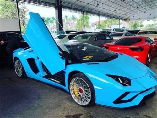 Khám phá Lamborghini Aventador S Roadster của đại gia Campuchia. Đây là chiếc Aventador S Roadster đầu tiên đặt chân đến ba nước Đông Dương. (CHI TIẾT)