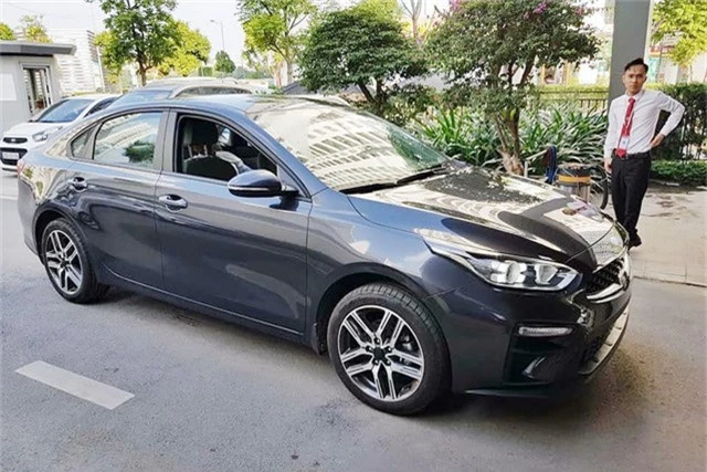 Lộ ảnh chi tiết nội, ngoại thất 2 phiên bản Kia Cerato 2019 tại đại lý trước ngày ra mắt - Ảnh 4.