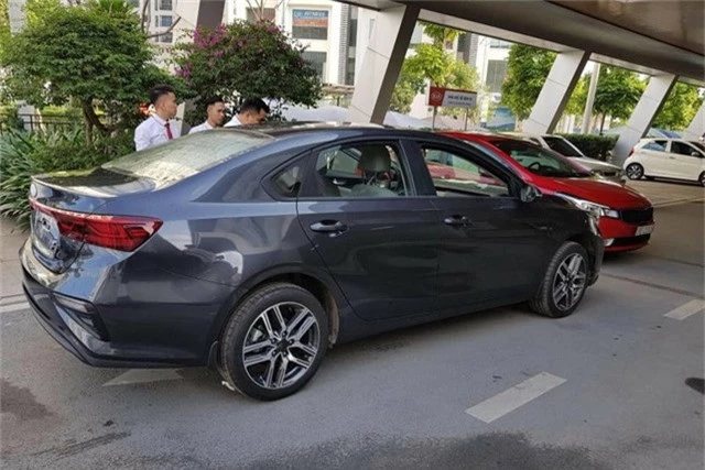 Lộ ảnh chi tiết nội, ngoại thất 2 phiên bản Kia Cerato 2019 tại đại lý trước ngày ra mắt - Ảnh 5.