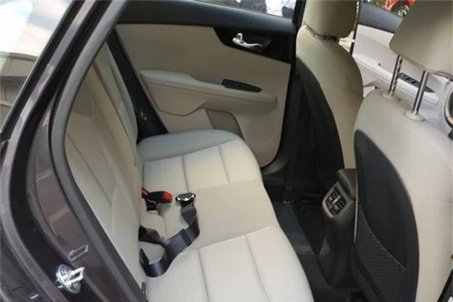 Lộ ảnh chi tiết nội, ngoại thất 2 phiên bản Kia Cerato 2019 tại đại lý trước ngày ra mắt - Ảnh 8.