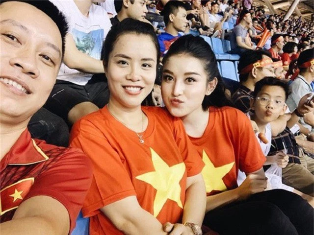  Á hậu Huyền My là fan nhiệt thành của đội tuyển Việt Nam. 