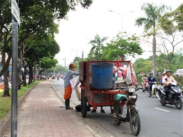 Việc chuyển đổi phương tiện thu gom rác tại TPHCM đang gặp nhiều khó khăn