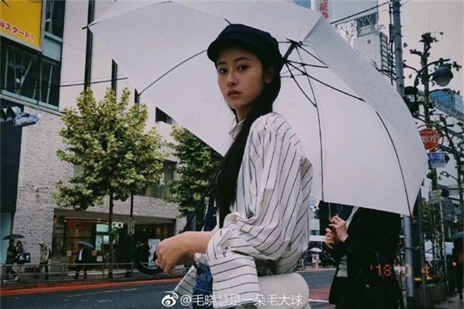 Nhan sắc thật sự của Tiểu Long Nữ mũi to bị photoshop thảm hoạ trên poster Tân Thần Điêu Đại Hiệp 2018 - Ảnh 15.