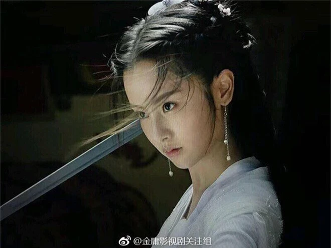 Nhan sắc thật sự của Tiểu Long Nữ mũi to bị photoshop thảm hoạ trên poster Tân Thần Điêu Đại Hiệp 2018 - Ảnh 7.