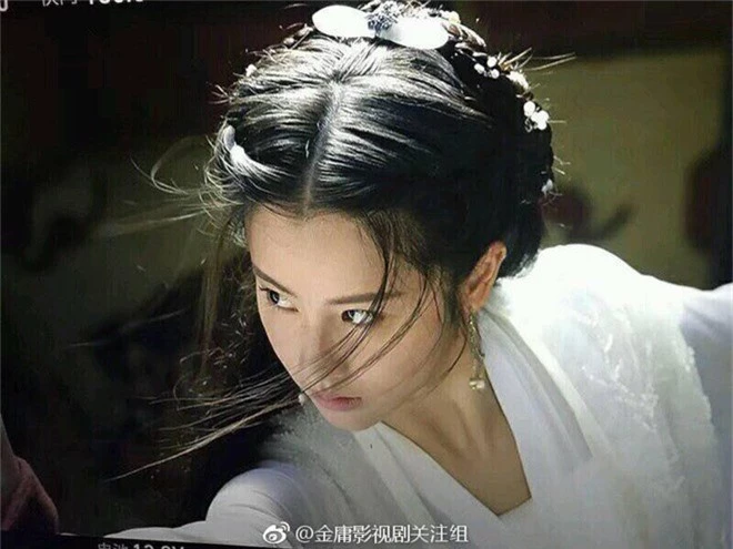 Nhan sắc thật sự của Tiểu Long Nữ mũi to bị photoshop thảm hoạ trên poster Tân Thần Điêu Đại Hiệp 2018 - Ảnh 8.