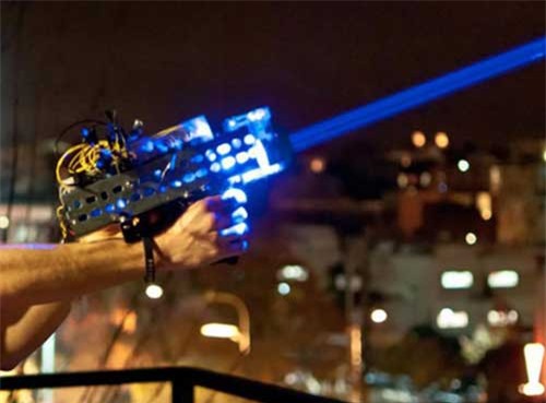 Quân đội Mỹ phát triển vũ khí laser có thể đốt cháy mục tiêu từ một khoảng cách xa