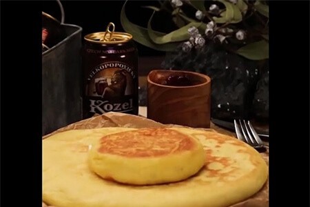 Clip: No nê với bánh rán khổng lồ nhân phô mai thơm 'nức mũi'