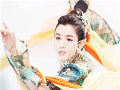 Mỹ nữ Tân Cương 22 tuổi nổi tiếng sau một đêm vì quá đẹp