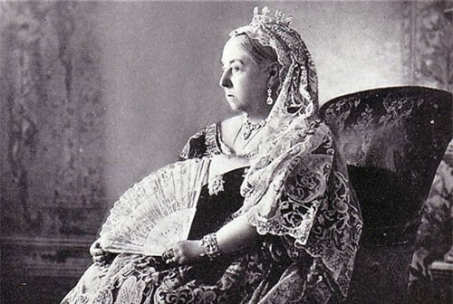 Vì sao nữ hoàng vĩ đại nhất nước Anh sợ mang thai?