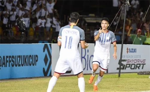 Phil Younghusband góp công hạ gục hàng thủ Việt Nam