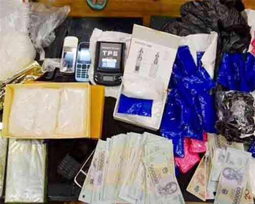 Người đàn bà tàng trữ vũ khí 'nóng' buôn ma túy