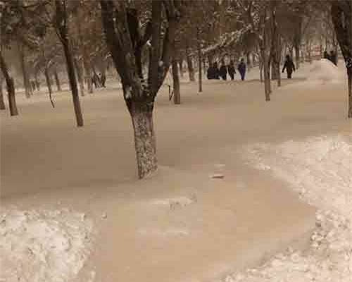 Tuyết vàng bao phủ tây bắc Trung Quốc