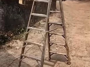 Kỳ lạ: Chiếc thang "tự biết đi" khiến dân làng sợ "lạnh gáy"